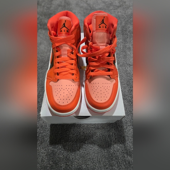 Nike Women's Sneakers in Orange and Black - Picture 5 of 8